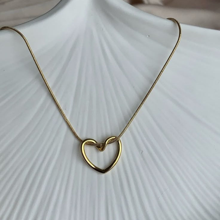 Infinite Love Heart Necklace - Anti Tarnish